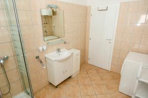 Koupelna v ubytování Sea view apartment Manda