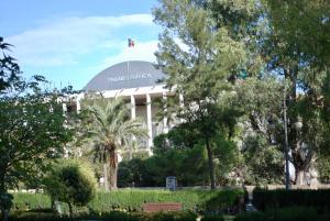 Taman di luar Hografic Hotel