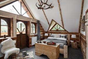 Postel nebo postele na pokoji v ubytování Mountain Shelter by Loft Affair