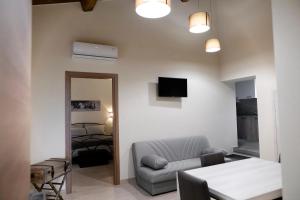 a living room with a couch and a bedroom at Il Palazzetto in Bagnoregio