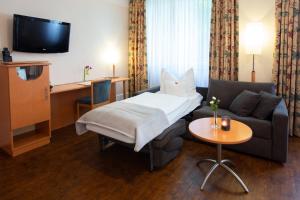 Stadthaushotel Hamburg - Inklusionshotel tesisinde bir odada yatak veya yataklar