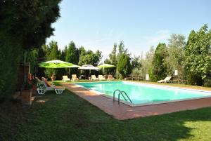 Bazén v ubytovaní Agriturismo la Nicchia alebo v jeho blízkosti