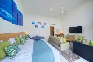 Телевизор и/или развлекательный центр в Royal View Hotel Churaumi