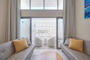 Гостиная зона в Royal View Hotel Churaumi