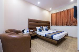 Postel nebo postele na pokoji v ubytování Rupam Hotel