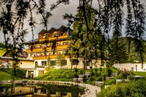 Aed väljaspool majutusasutust Hotel garni Kranzbichlhof