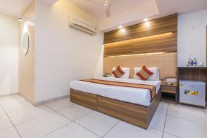 Postel nebo postele na pokoji v ubytování Rupam Hotel
