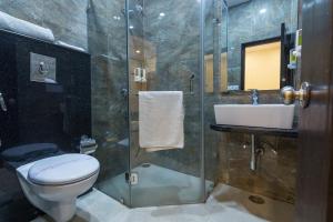 Koupelna v ubytování Rupam Hotel