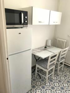 Gallery image of Très bel appartement de style ancien avec sa terrasse en bois en coeur de ville in Compiègne