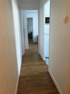 Gallery image of Très bel appartement de style ancien avec sa terrasse en bois en coeur de ville in Compiègne