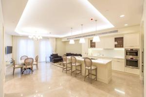 a kitchen and living room with a table and chairs at SUITE WA B1 - WALDORF ASTORIA RESIDENCES - JERUSALEM-RENT in Jerusalem