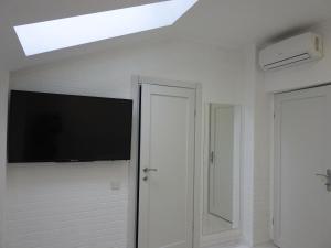 TV a/nebo společenská místnost v ubytování Patio di Fiori