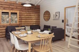 A seating area at Chalet Franz Még 23 kép
