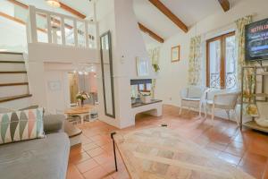 a living room with a couch and a fireplace at Duplex au coeur du vieil Antibes in Antibes