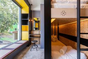 LOBSUEK Hostel客房内的一张或多张床位