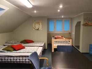 Voodi või voodid majutusasutuse Freedom65 Hostel and Caravan toas