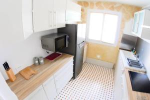 Η κουζίνα ή μικρή κουζίνα στο Coeur de Ville, Charmant 2 pieces, Parking/Wifi ! +13 φωτογραφίες