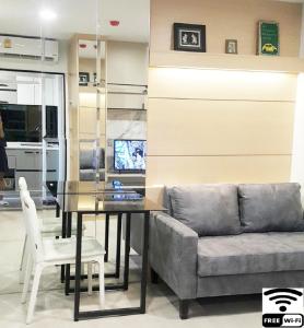 Гостиная зона в The Excel Groove Condo at Lasalle 52