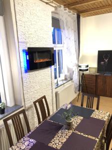 a dining room with a table and a brick wall at Apartament Górski 90m2 blisko centrum i wyciagu in Szklarska Poręba