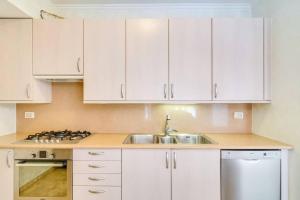 Η κουζίνα ή μικρή κουζίνα στο Mamilla Pool - David's Village - Jerusalem-Rent