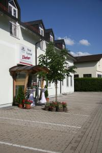 Gallery image of Hotel-Gasthof Eberherr in Forstinning