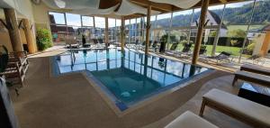 Bazén v ubytování Hotel Angerer-Hof nebo v jeho okolí