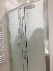 Ένα μπάνιο στο 3 chambres en lit double, 6 personnes, dans appartement entièrement rénové, 70 m2 , WIFI,Climatisation, très calme , tout équipé,lit bébé +8 φωτογραφίες