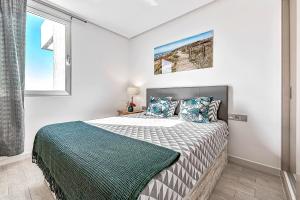 Posteľ alebo postele v izbe v ubytovaní OCEAN GARDEN APARTMENT WITH SEAVIEW. + 37 fotografií