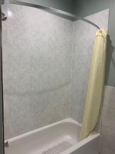 Koupelna v ubytování Crystal Suites