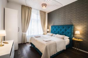 Posteľ alebo postele v izbe v ubytovaní Luxury Modern Designed Oldtown Apartment + 37 fotografií