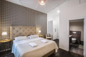 Posteľ alebo postele v izbe v ubytovaní Luxury Modern Designed Oldtown Apartment