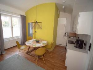 Kuchyňa alebo kuchynka v ubytovaní Yellow Flat by GrazRentals with best location & free parking