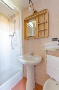 a bathroom with a sink and a shower and a toilet at Agriturismo Ca'de'Gatti in Faenza