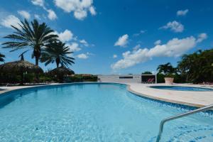 Bazén v ubytování Blue Bay Beach Villas & Apartments nebo v jeho okolí