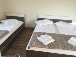 Ein Bett oder Betten in einem Zimmer der Unterkunft Farkas Panzió