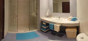 A bathroom at El Mocan Luxury Apartment