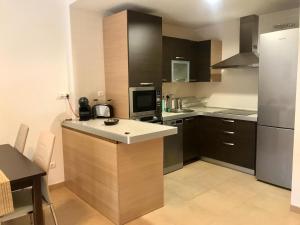 A kitchen or kitchenette at El Mocan Luxury Apartment