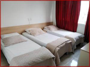 Postel nebo postele na pokoji v ubytování Hotel Anjos LTDA