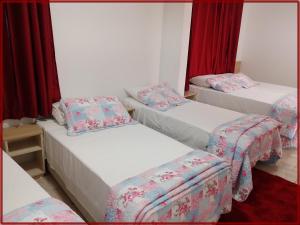 Postel nebo postele na pokoji v ubytování Hotel Anjos LTDA