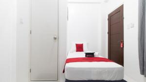 Letto o letti in una camera di RedDoorz near Liceo De Cagayan University Highschool