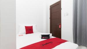 Letto o letti in una camera di RedDoorz near Liceo De Cagayan University Highschool