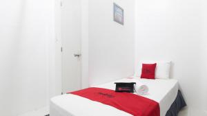 Letto o letti in una camera di RedDoorz near Liceo De Cagayan University Highschool