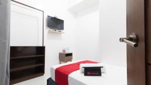 Letto o letti in una camera di RedDoorz near Liceo De Cagayan University Highschool