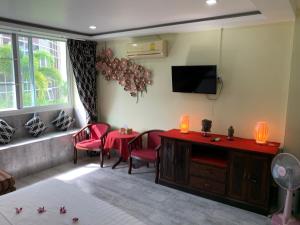 TV o dispositivi per l'intrattenimento presso Fong Kaew and Baan Nang Fa Guesthouse