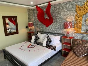 Letto o letti in una camera di Fong Kaew and Baan Nang Fa Guesthouse