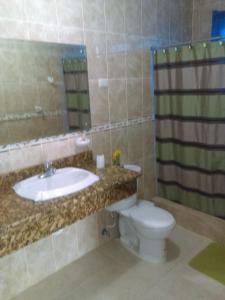 Ett badrum på Ensenada Resort