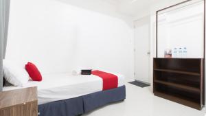 Letto o letti in una camera di RedDoorz near Liceo De Cagayan University Highschool