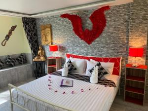 Letto o letti in una camera di Fong Kaew and Baan Nang Fa Guesthouse