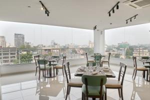Avari Xpress Gulberg餐厅或其他用餐的地方