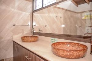 Koupelna v ubytování Calle 8 Suites + 81 fotografií